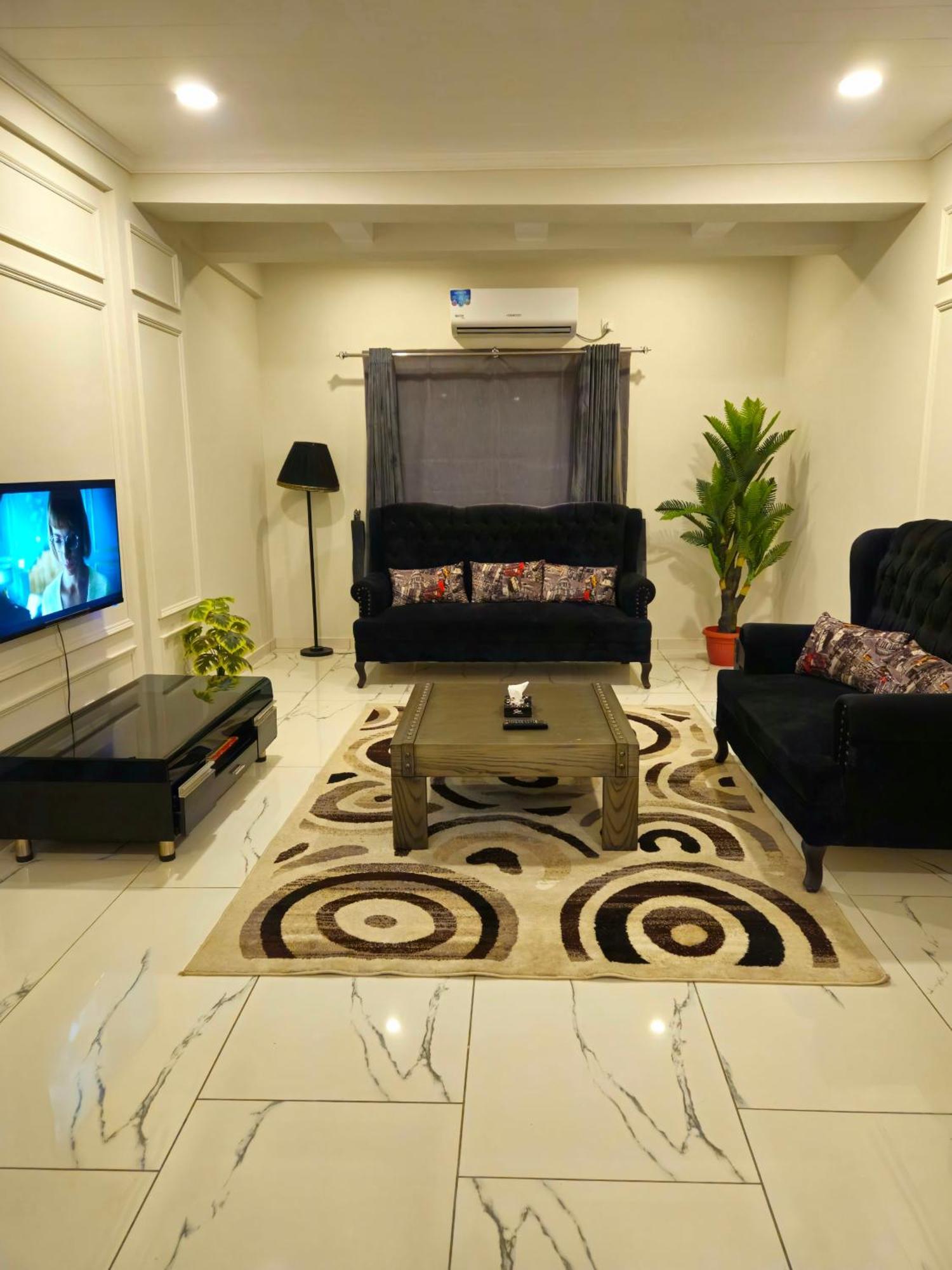 Aesthetic Scenic Luxurious Apartment - Bahria Heights ラーワルピンディー エクステリア 写真